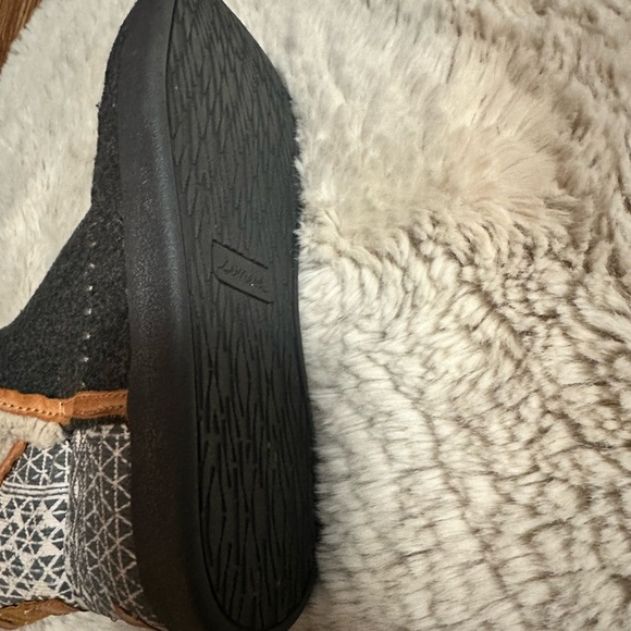 Sanuk Women's Nice Bootah Ojai Ankle Boot - Picture 7 of 9